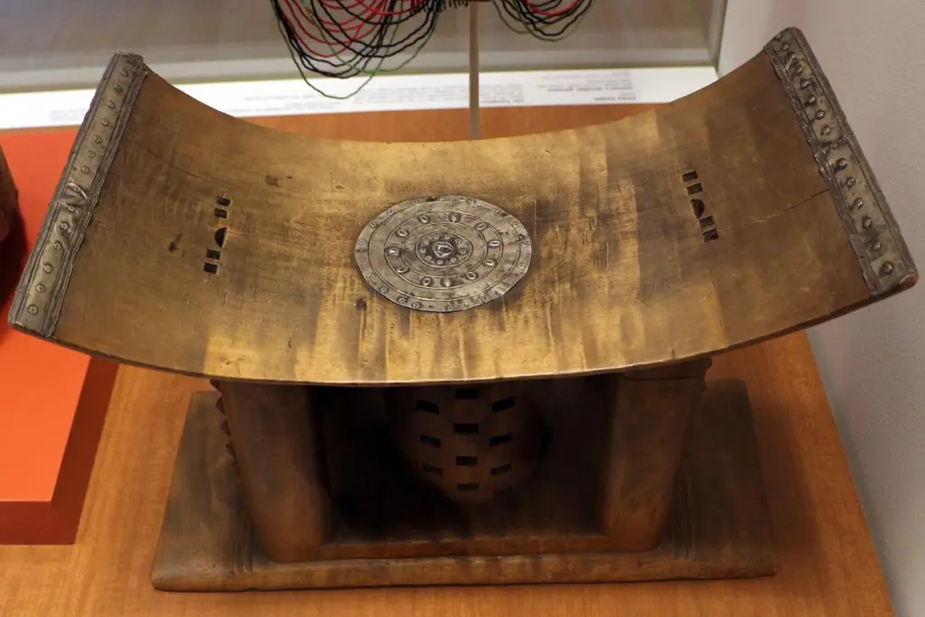 Regal-Asante-stool-1950