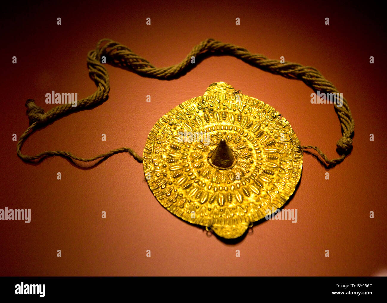 gold-pendant-asante-peoples-ghana-BY956C